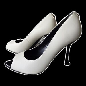 GUESS Women's Jaane Pump